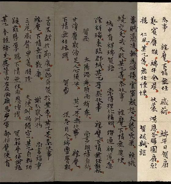 赐扇相贺，是古代敦煌端午的重要官方仪礼（图源：“敦煌研究院”微信公众号）