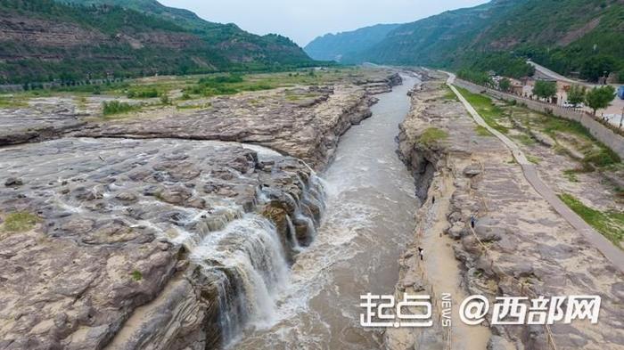 端午假期陕西黄河壶口瀑布迎来大涨水