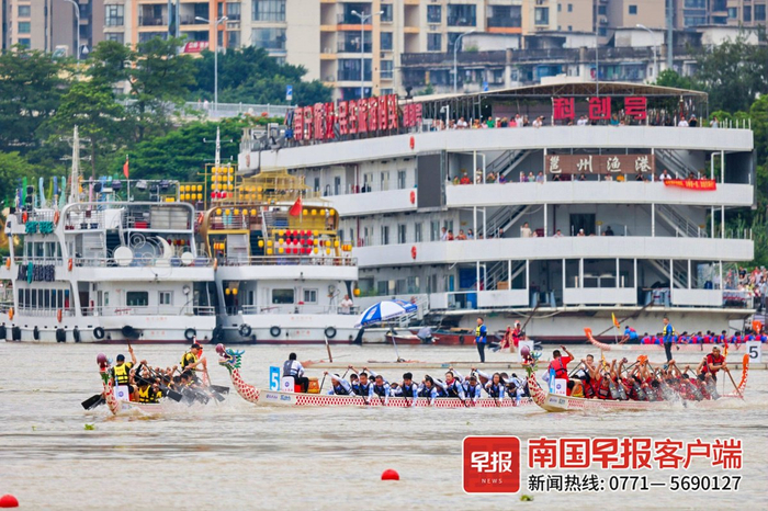 ▲比赛队伍在精彩比拼。记者邹财麟、游拥军 摄