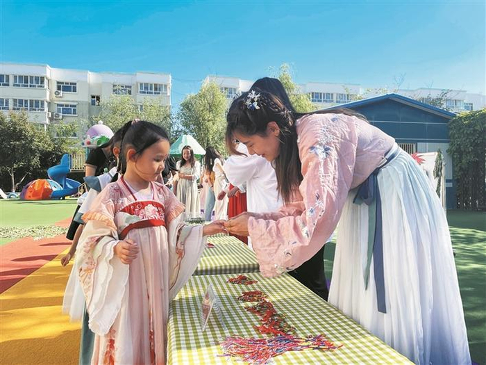     优秀传统文化沁润童心    石海  摄