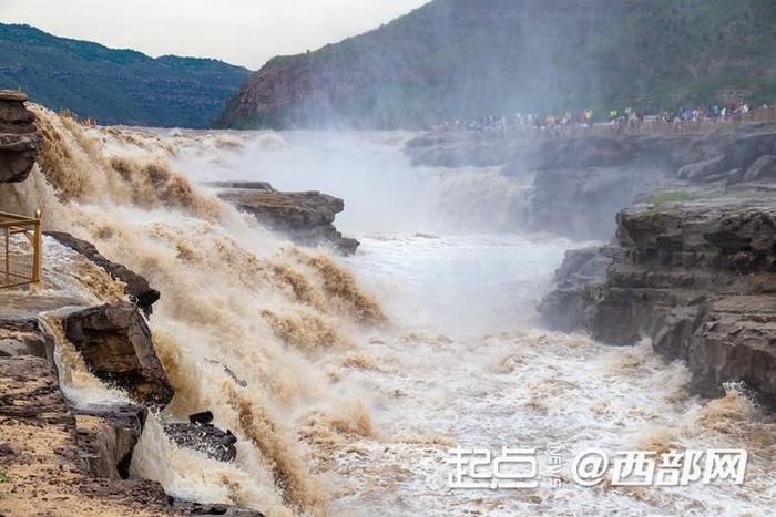 端午假期陕西黄河壶口瀑布迎来大涨水
