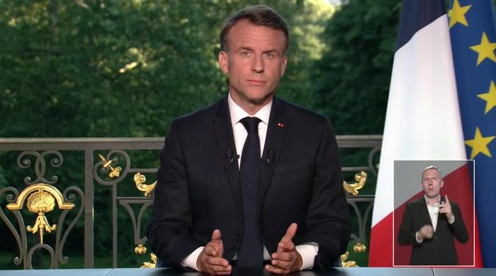 法国总统马克龙发表讲话，宣布解散国民议会（视频截图）