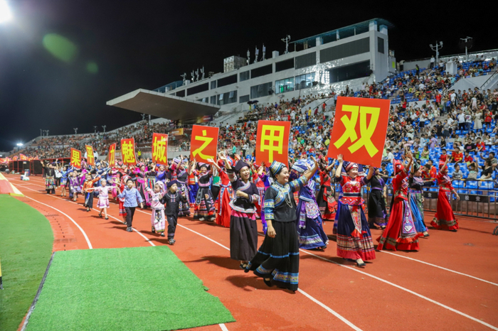 图为非遗主题展演秀（黄源彬摄）