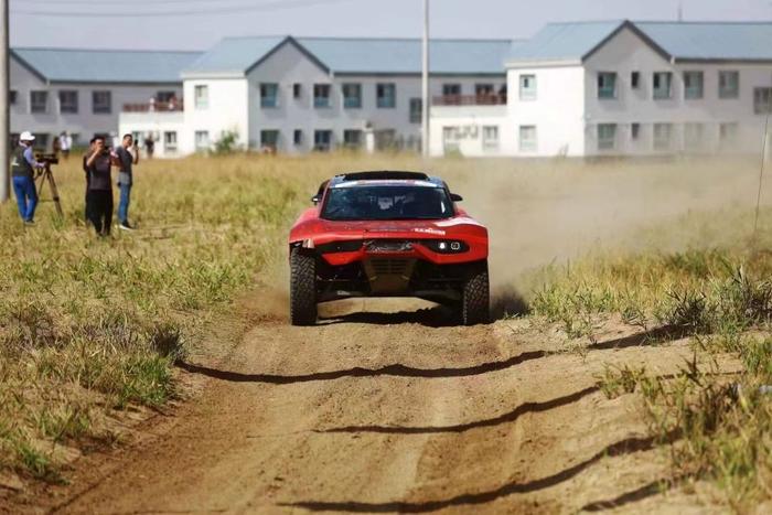 1.“新疆文旅热：天山南北风光无限” 新疆 旅游 景区 游客 阿勒泰地区 公路 阿曼 民宿 天山 村民 sina.cn 第7张