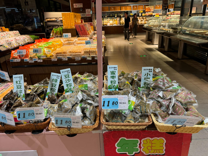 超市的粽子产品。