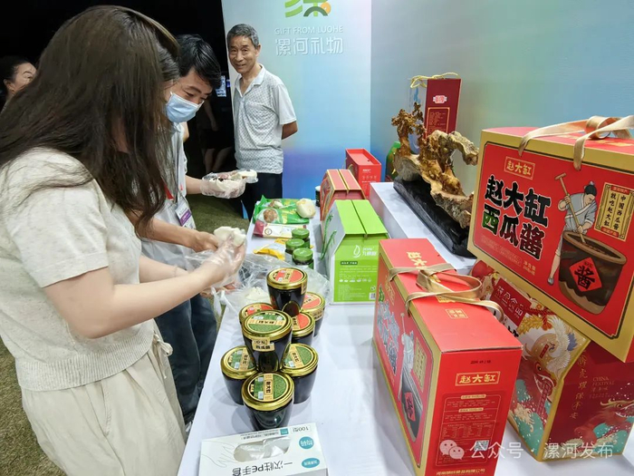食博会上，极具本土特色的“漯河味道”征服了广大客商的味蕾。资料图片