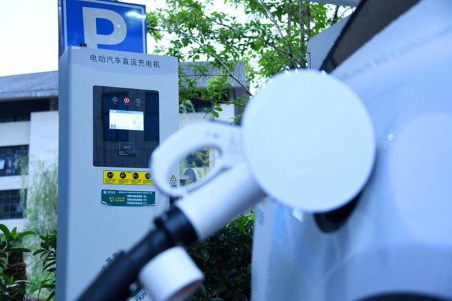 使用电动汽车的车主普遍都有里程焦虑，“单踏板模式”能够延长续航里程让不少车主振奋。（图/视觉中国）