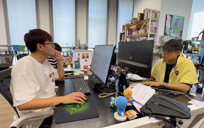 园区企业的工作人员在办公