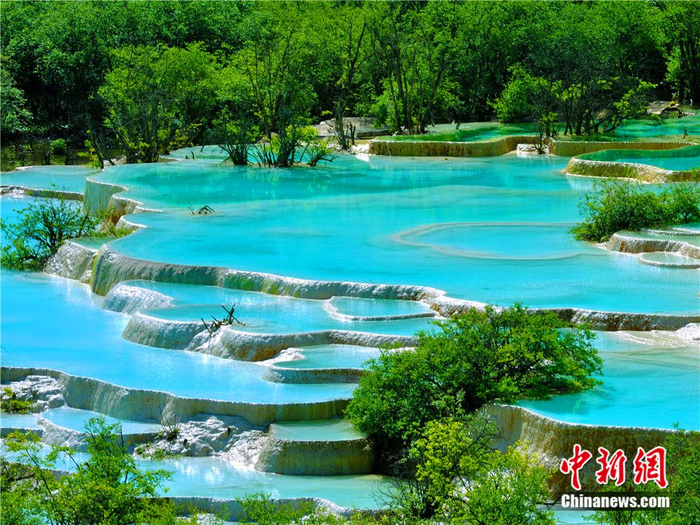 黄龙钙华池.阿坝州文化旅游和体育局供图