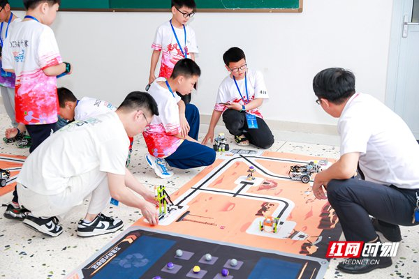 芙蓉花开满园春⑨| 浏河东岸 这所学校搅动"科创风云"