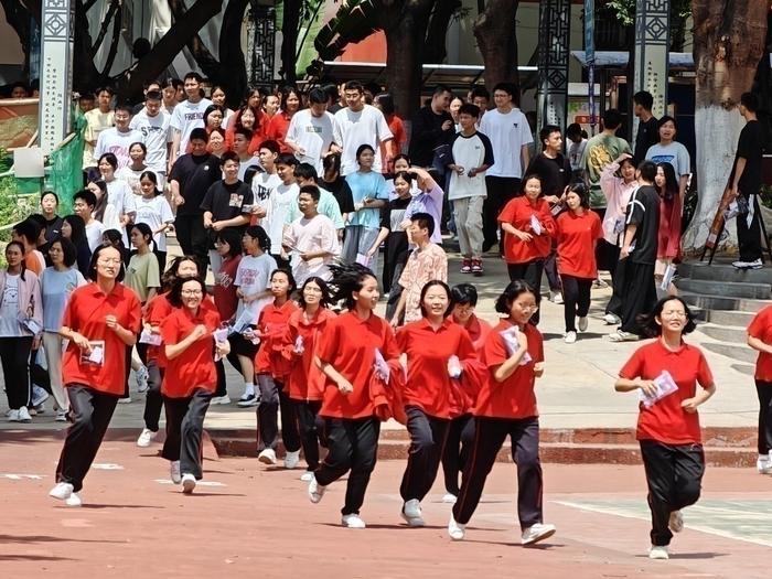 华坪女子高中现状图片