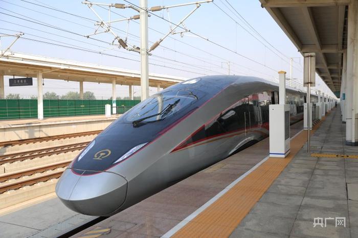 6月10日，日兰高铁新建庄寨至兰考南段开始按图行车试验（央广网记者 夏莎 摄）