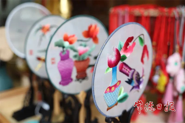桃源刺绣文创产品 （图片来源：常德日报媒资库）