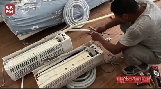 让小夏没想到的是，当天晚上，空调刚开机几分钟，房间里的空气净化器就已爆表。“整个房间就有一股很浓的装修粉尘的味道。和卖家联系，开始说让师傅来修，后来干脆联系不上了。”