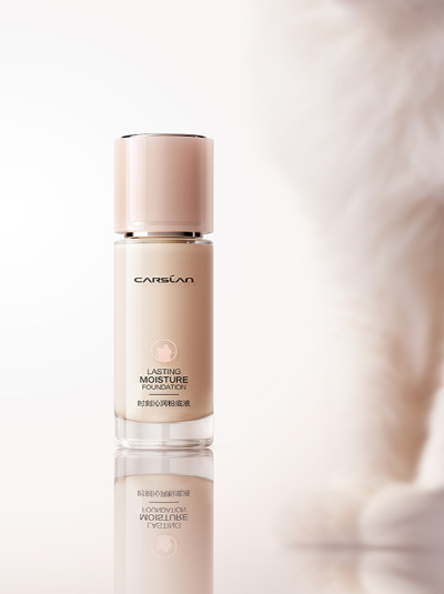 卡姿兰小奶猫粉底液 