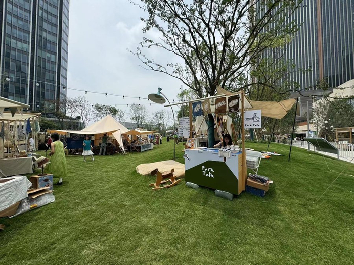 徐汇万科广场“绿轴”   舒抒 摄