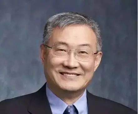 文贯中（美国三一学院经济系终身教授、上海财经大学高等研究院特聘教授）