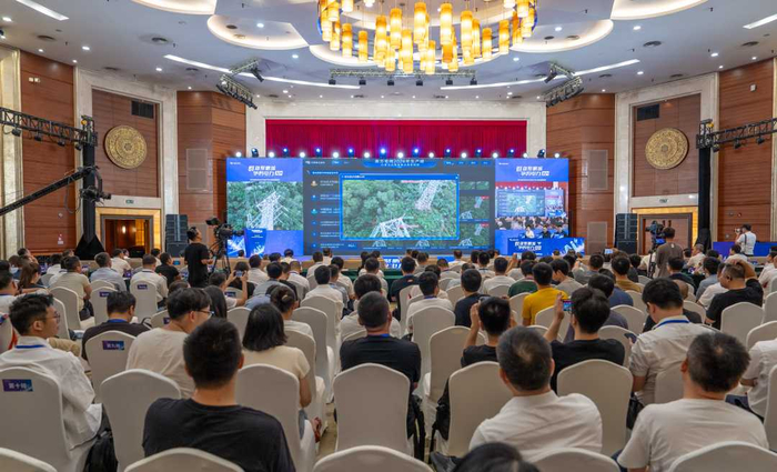 图为2024年生产域AI算法应用竞赛决赛现场。