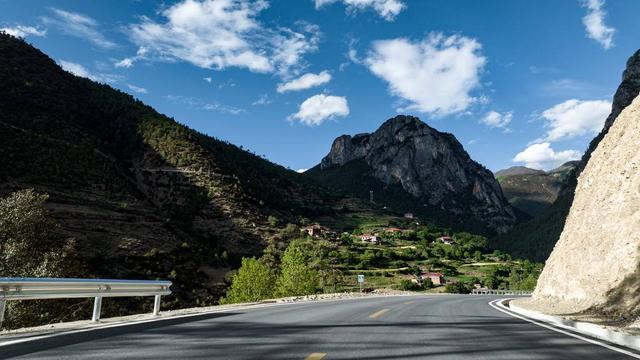 国道227线木里至稻城段。 四川省交通运输厅供图