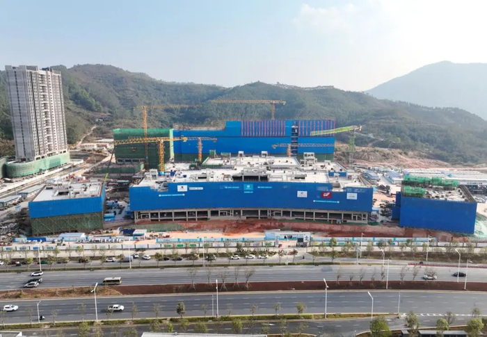 北大深圳医院深汕医院预计2025年底投入使用，将成为深汕特别合作区首个三级综合医院。