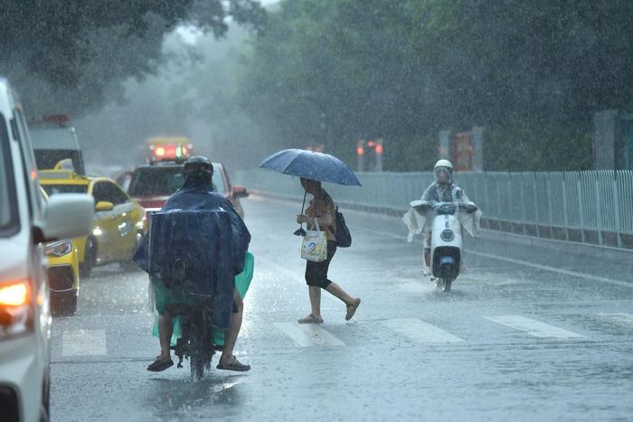 ▲2024年6月15日，广州出现雷暴雨天气。图据视觉中国