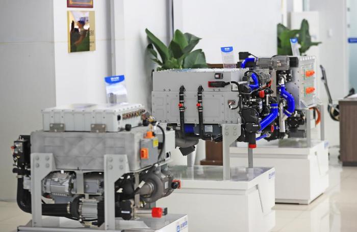 　　6月14日，在洺源科技（大连）有限公司拍摄的氢燃料电池动力系统样品。新华社记者 杨青 摄