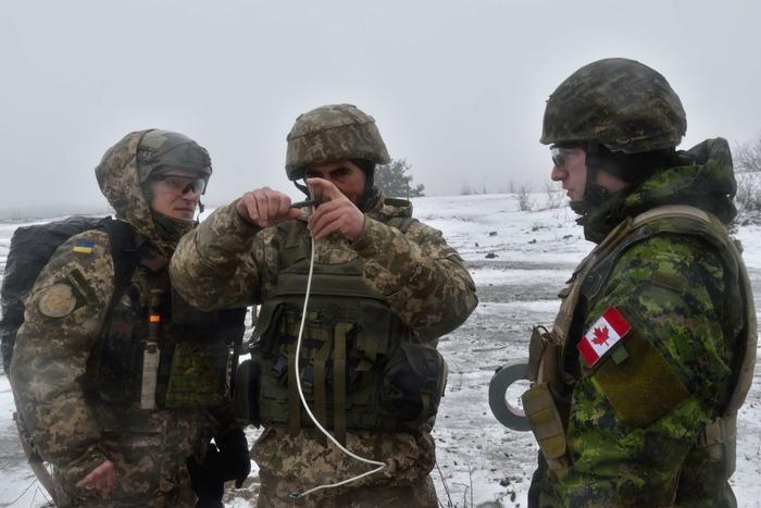 △加拿大教官培训乌克兰军人