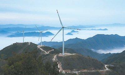 浙江省台州市三门县湫水山风电场的风电机组。林利军摄（人民视觉）