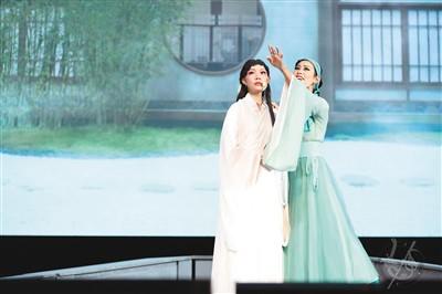 二〇二二年九月，中希华人戏剧联盟在希腊雅典表演《新白蛇传奇》。受访者供图