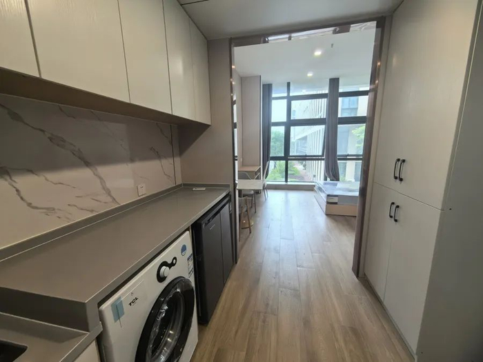 △“魔力公寓”内的一间空房，月租金3000余元。