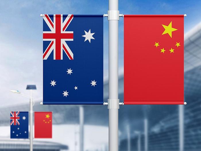 资料图：中国国旗与澳大利亚国旗 （图/视觉中国）