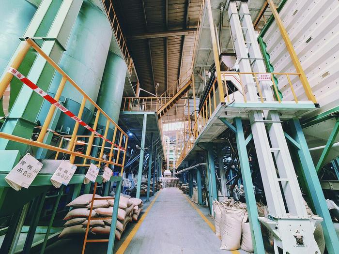 青海尚康生物科技有限公司的青稞、藜麦生产加工车间。