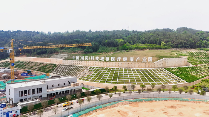 中国（绵阳）科技城核医疗健康产业园正在加紧建设，主要研制用于杀死癌细胞的“核武器”。产业园供图