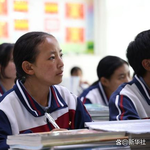 1.“时政镜距离：新家新生活” 果洛 西宁 拉毛 学生 民族中学 青海省 校园 校歌 音乐课 果洛州 sina.cn 第2张