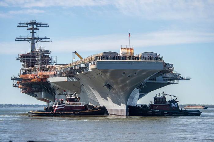 今年4月8日，“斯坦尼斯”号出坞，转入中期换料大修的第二阶段 图片来源：美国海军