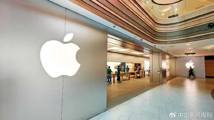上海南京路步行街的苹果智能产品旗舰店。图/视觉中国