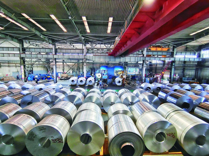     中国铝业青海分公司生产的铝材。  祁登峰 摄