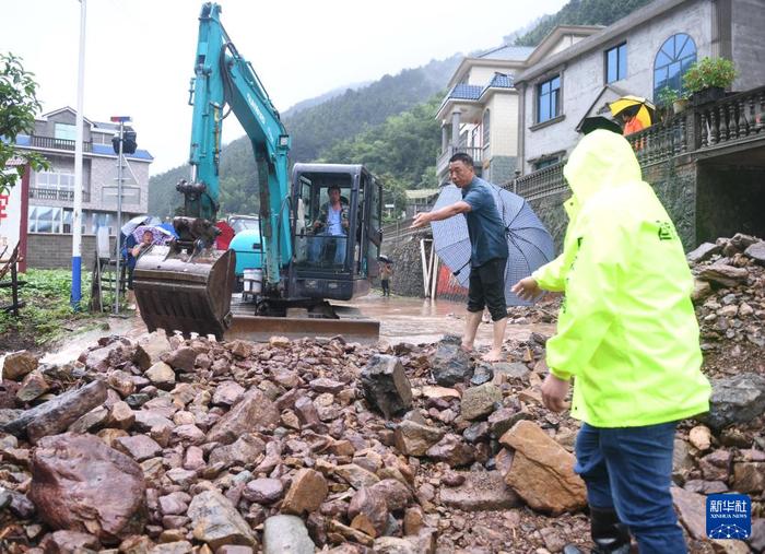 “灾后重建：新华全媒积极应对与恢复行动”