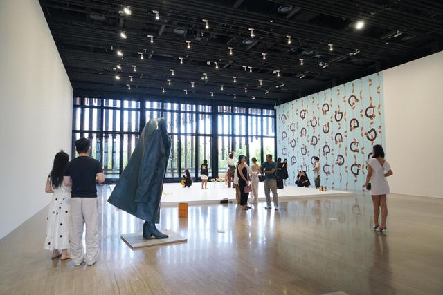 在外滩,一分钟就能让自己成为艺术品|外滩|沃姆|雕塑