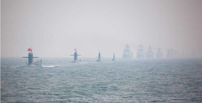 为纪念中国人民解放军海军成立60周年而举行的海上阅兵。