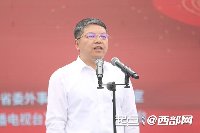 陕西省委常委、省委宣传部部长孙大光宣布发车。