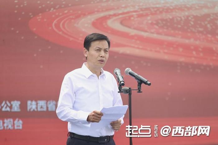 陕西省广播电视局党组成员、副局长单子孝致辞。
