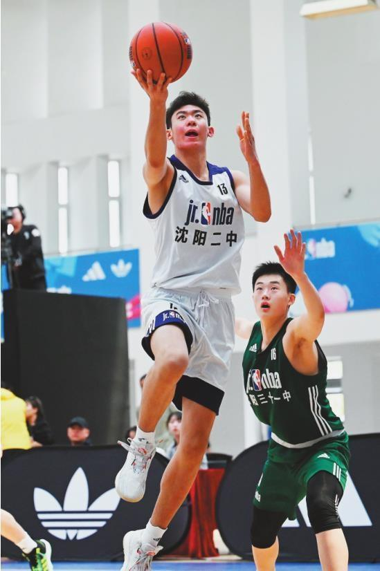         近年来，辽篮坚持从校园篮球赛中发现人才。本报记者  孙海涛  摄