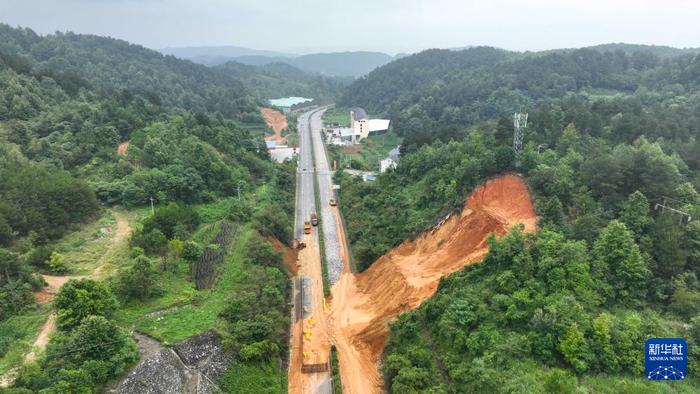 “灾后重建：新华全媒积极应对与恢复行动” 受灾 险情 降雨 洪水 部门 卢汉 持续 平远县 村民 无人机 sina.cn 第7张