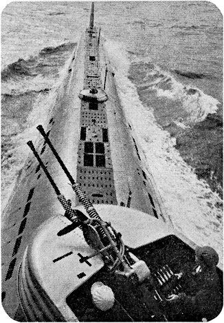 某潜艇部队指战员进行刻苦训练（1971年7月29日 刊发于北京日报）。