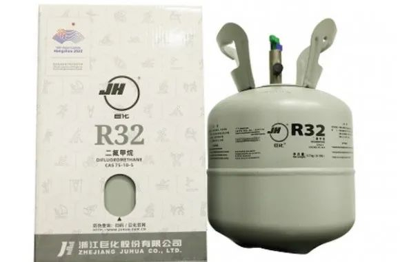 图为三代制冷剂产品R32  来源：巨化股份官网