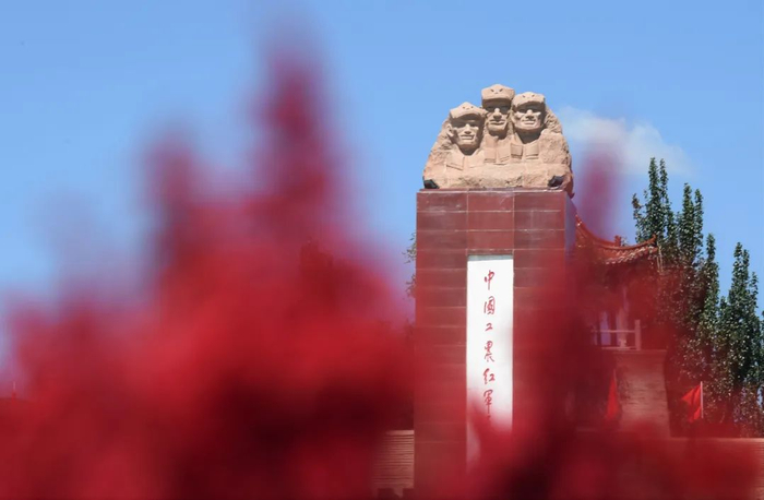 这是在将台堡红军长征会师纪念园拍摄的中国工农红军长征将台堡会师纪念碑。新华社记者 罗晓光 摄