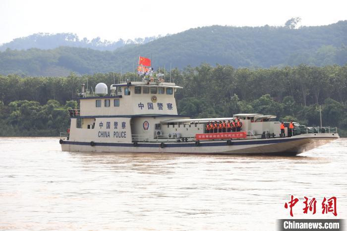 6月18日，中方执法艇在湄公河上巡逻执法。(云南省公安厅水上巡逻总队供图)