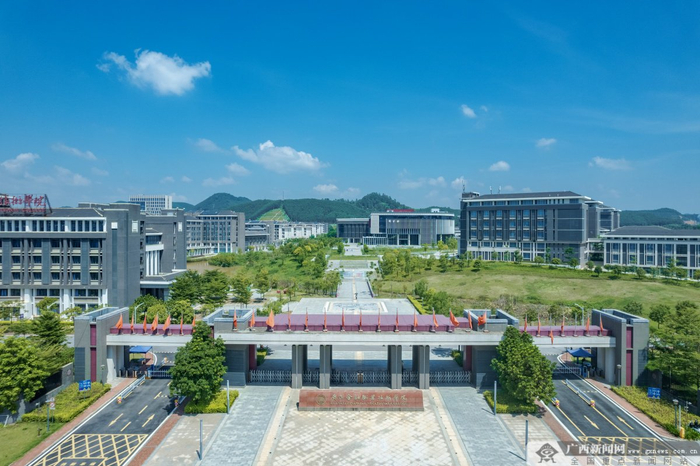 俯瞰校园风光。广西金融职业技术学院供图