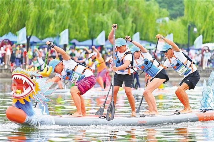 6月9日，2024年中国桨板超级联赛（汉中站）在汉江上举行。